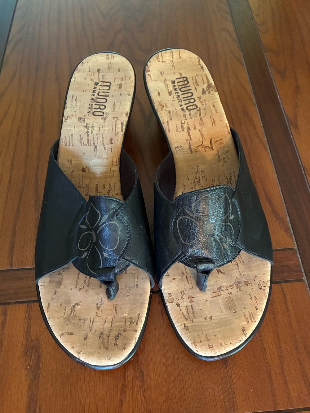 Munro Black Leather Floral Thong Cork Sandals
